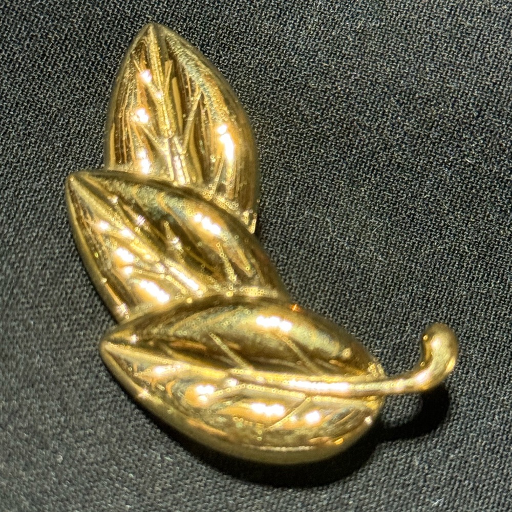 Elegant Gold Leaf Brooch